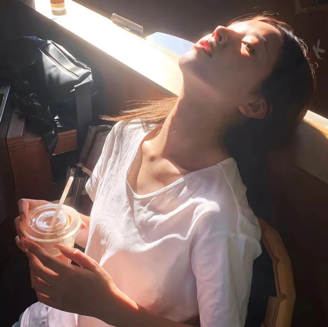 你在我的右手边